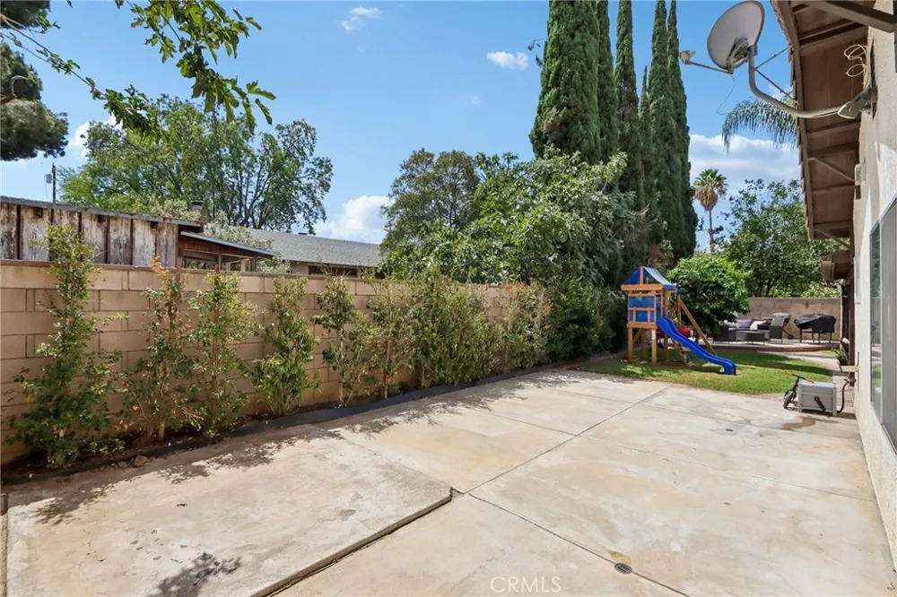 9228 Hawthorne Avenue Riverside, CA 92503