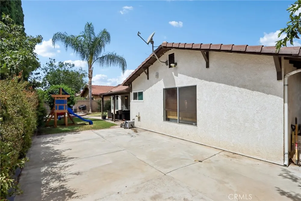 9228 Hawthorne Avenue Riverside, CA 92503