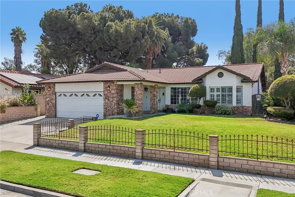 9228 Hawthorne Avenue Riverside, CA 92503