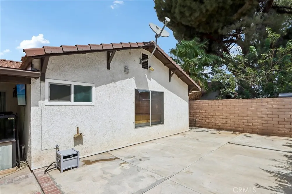 9228 Hawthorne Avenue Riverside, CA 92503