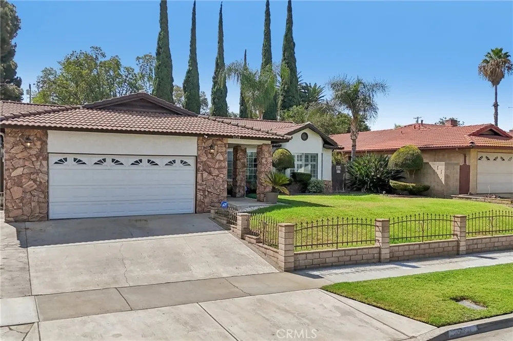 9228 Hawthorne Avenue Riverside, CA 92503