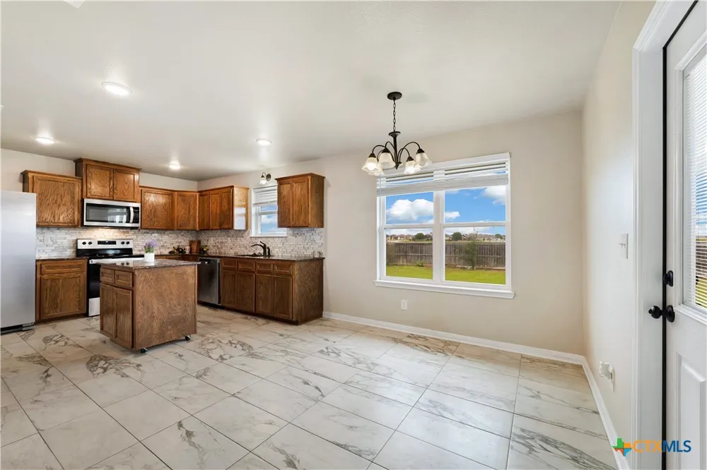 6005 Cactus Flower Lane Killeen, TX 76549