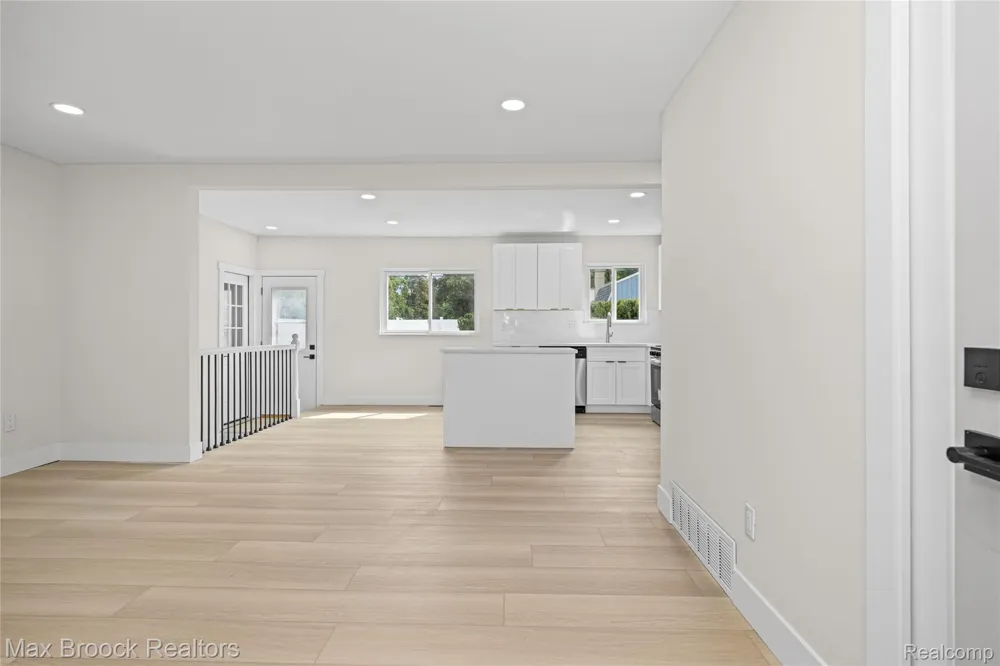 8735 Ringwood Drive Commerce Charter Township, MI 48382