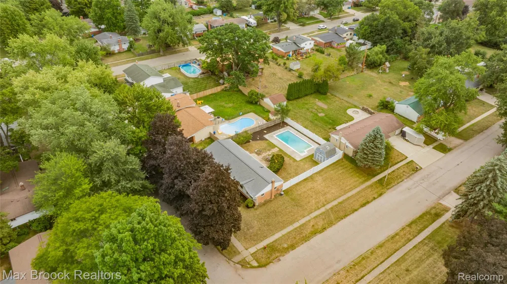8735 Ringwood Drive Commerce Charter Township, MI 48382