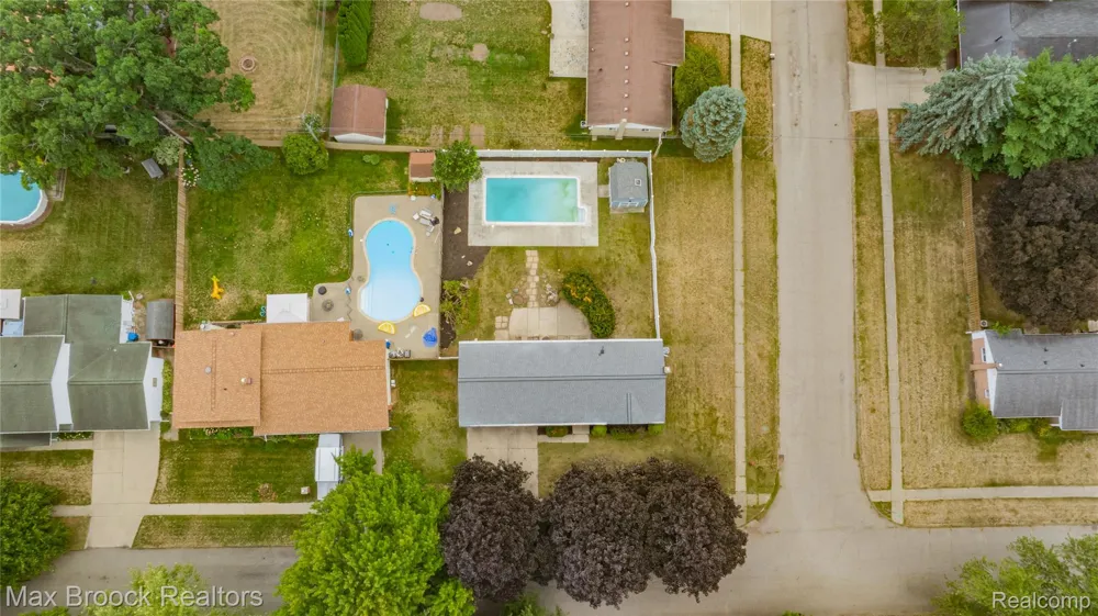 8735 Ringwood Drive Commerce Charter Township, MI 48382