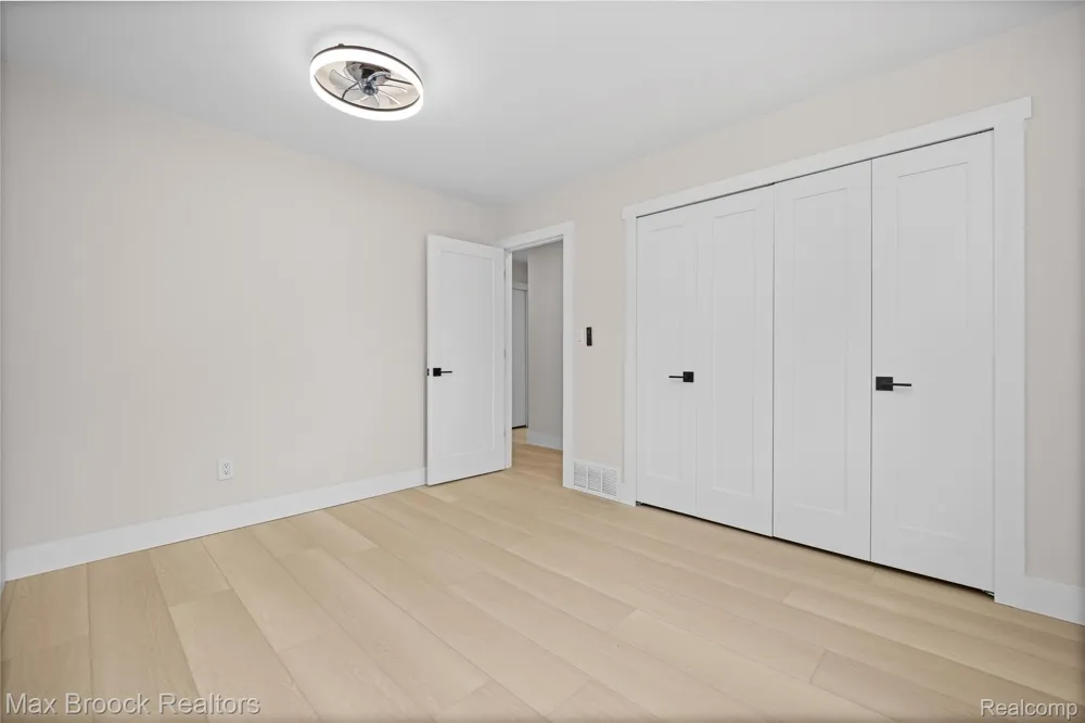 8735 Ringwood Drive Commerce Charter Township, MI 48382