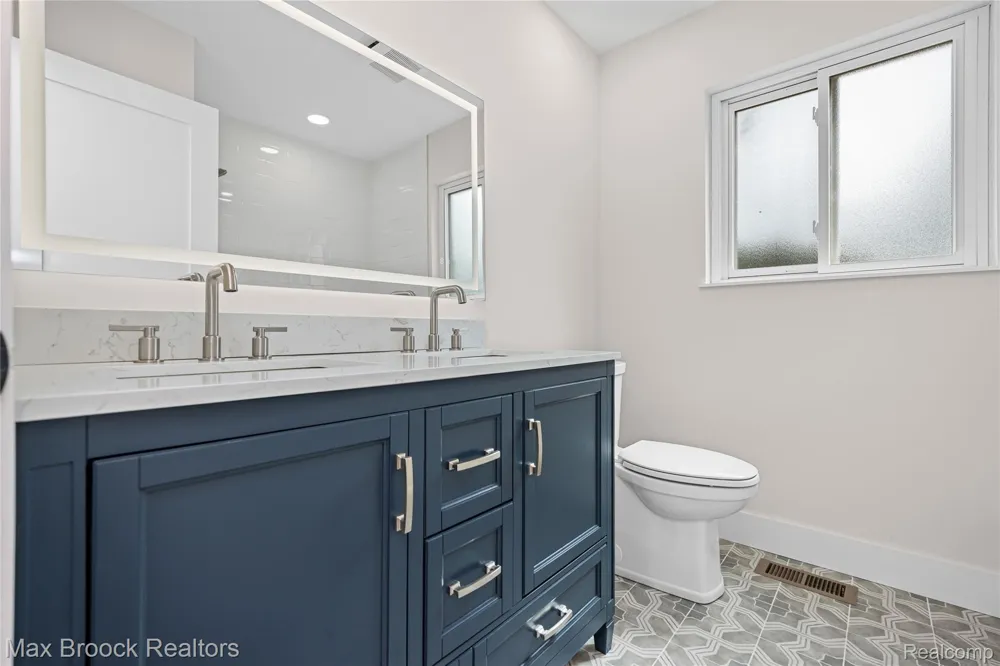 8735 Ringwood Drive Commerce Charter Township, MI 48382