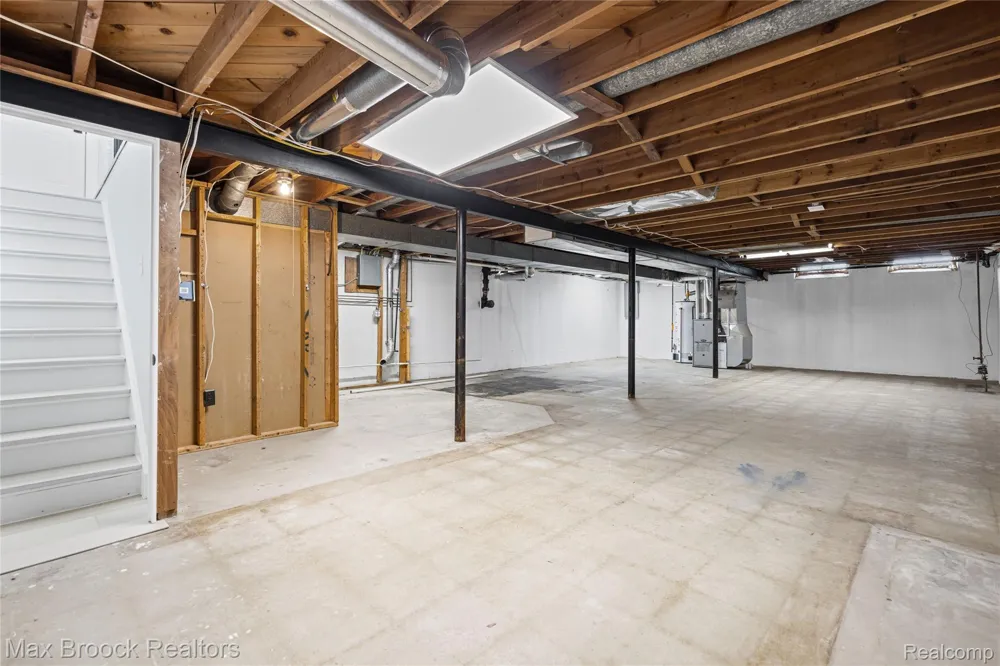 8735 Ringwood Drive Commerce Charter Township, MI 48382