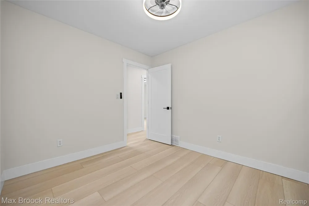 8735 Ringwood Drive Commerce Charter Township, MI 48382