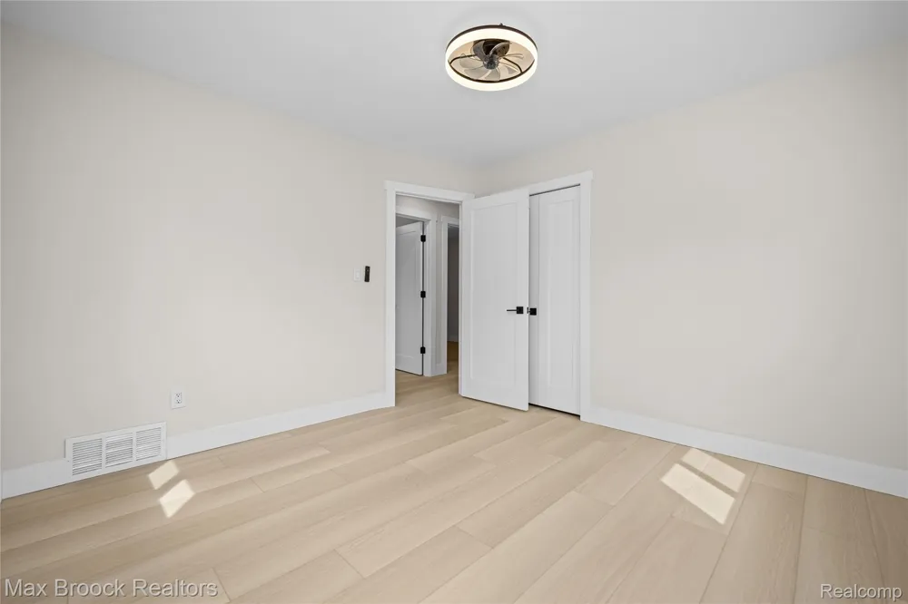 8735 Ringwood Drive Commerce Charter Township, MI 48382
