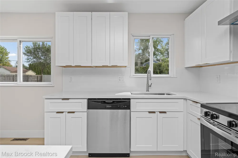 8735 Ringwood Drive Commerce Charter Township, MI 48382