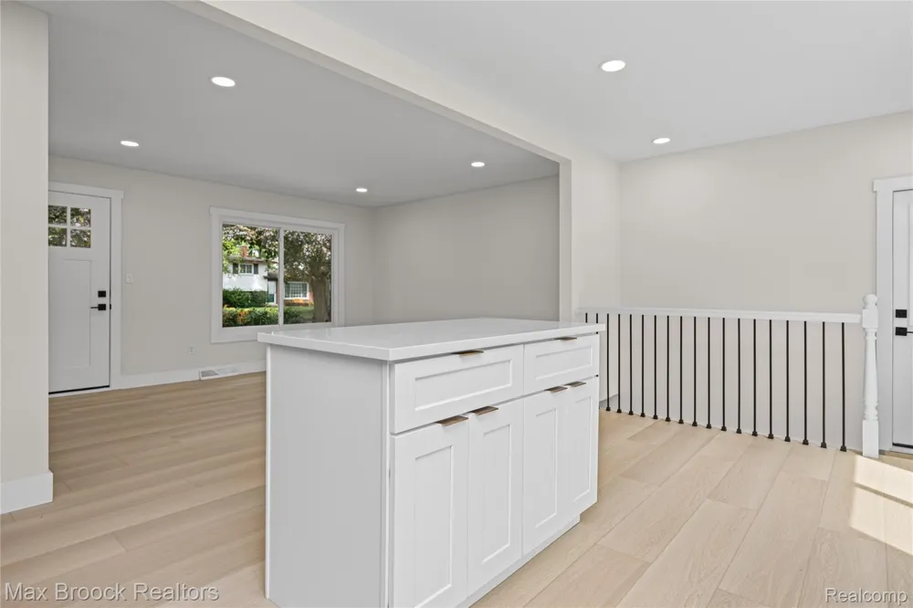 8735 Ringwood Drive Commerce Charter Township, MI 48382