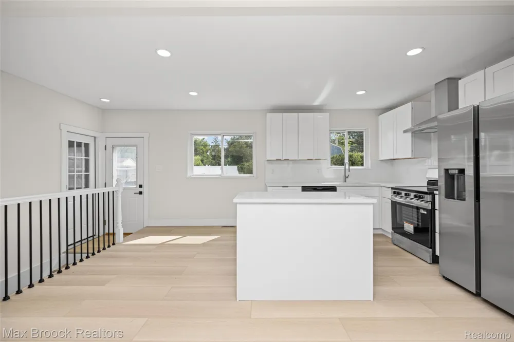 8735 Ringwood Drive Commerce Charter Township, MI 48382