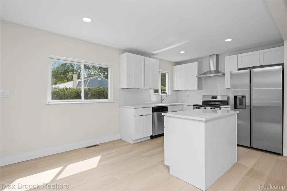 8735 Ringwood Drive Commerce Charter Township, MI 48382