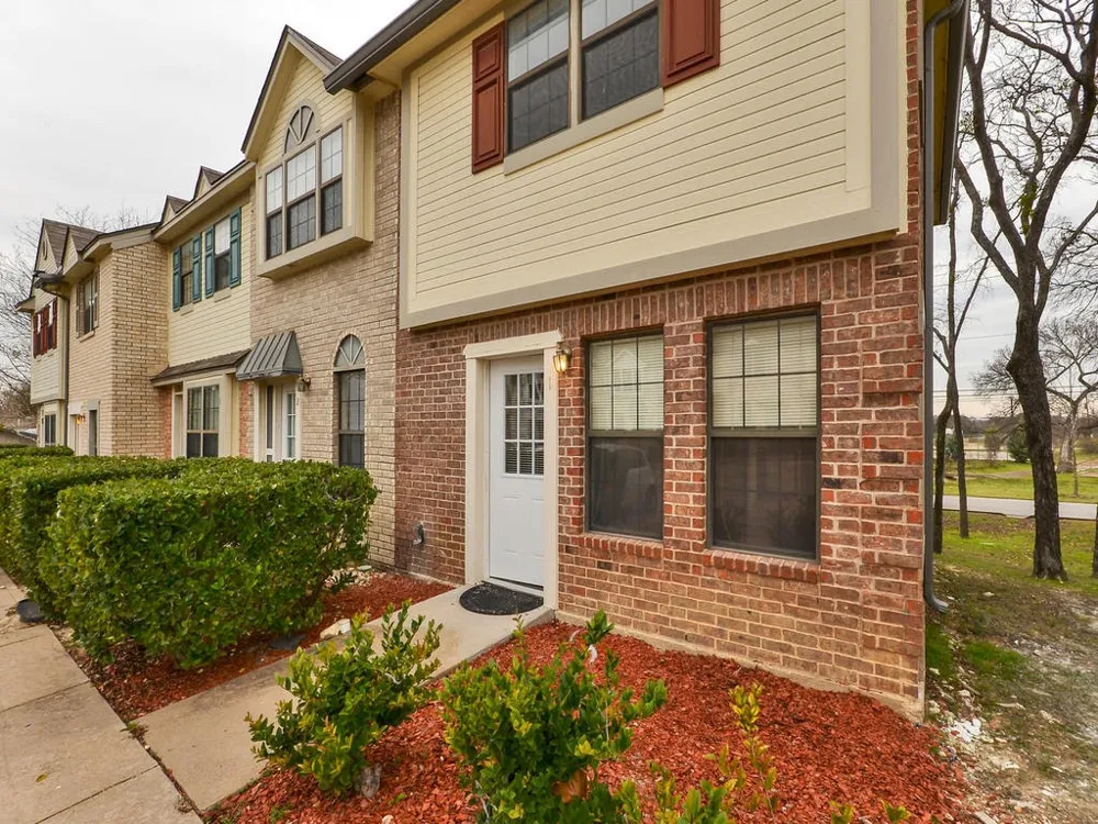 202 S College Street #2 Georgetown, TX 78626