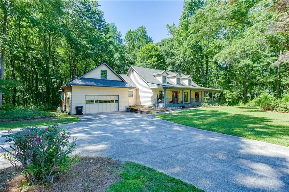 2720 Bay Ridge Drive Loganville, GA 30052