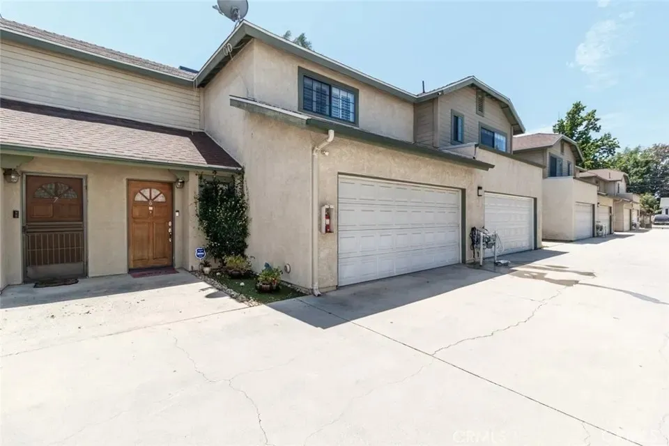 7046 De Celis #6 Los Angeles, CA 91406