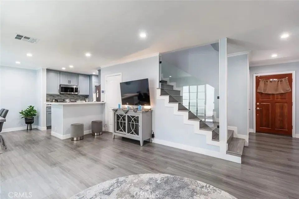7046 De Celis #6 Los Angeles, CA 91406
