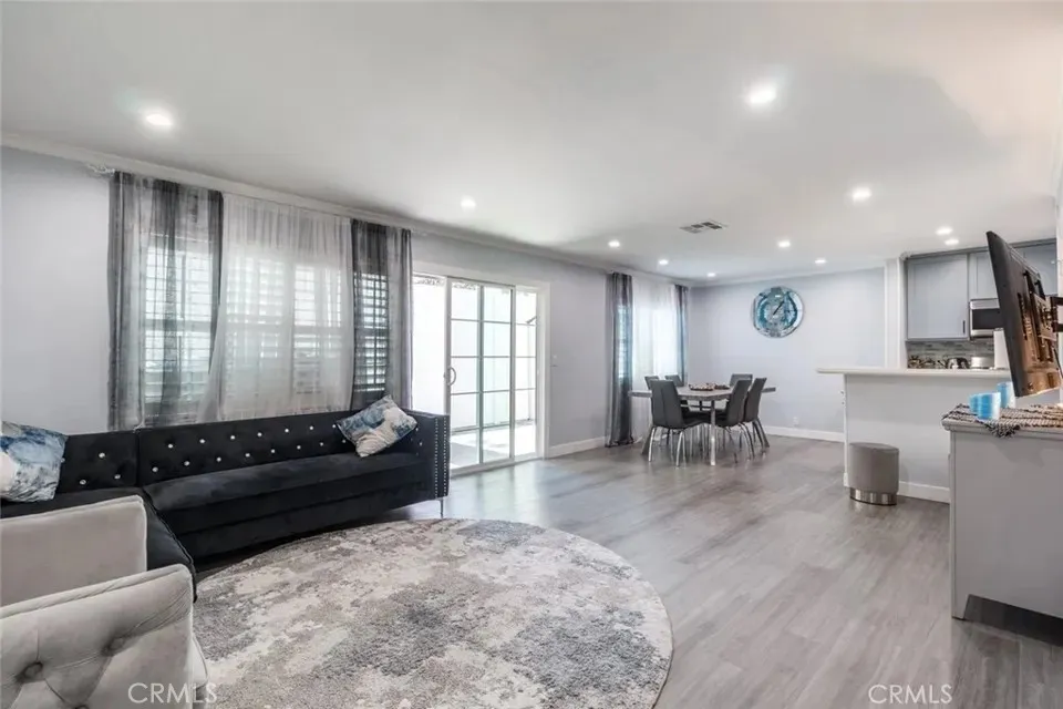 7046 De Celis #6 Los Angeles, CA 91406