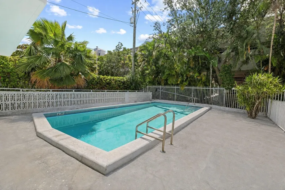 1340 Lincoln Rd #208 Miami Beach, FL 33139