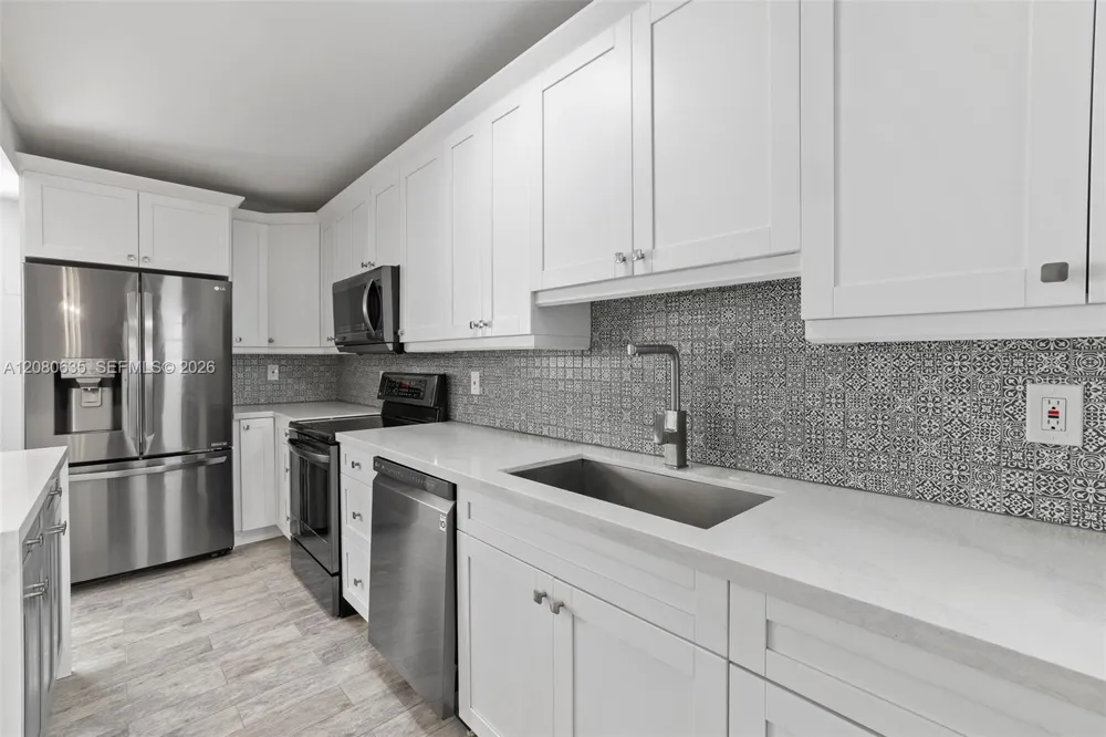 1340 Lincoln Rd #208 Miami Beach, FL 33139