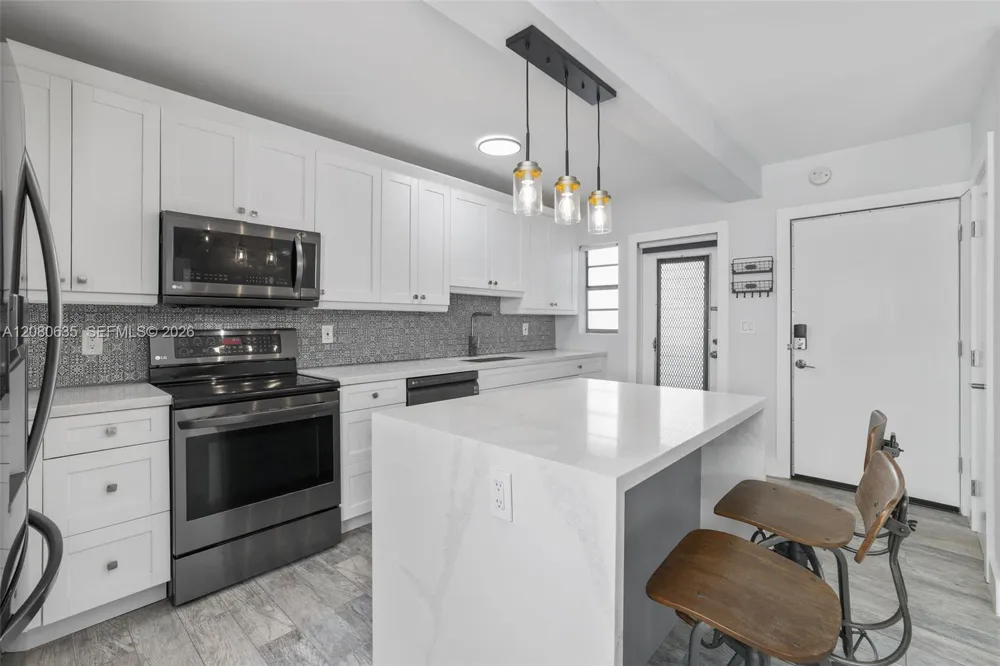 1340 Lincoln Rd #208 Miami Beach, FL 33139