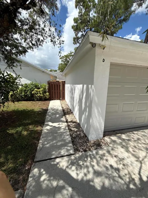 1105 HYACINTH PLACE #A