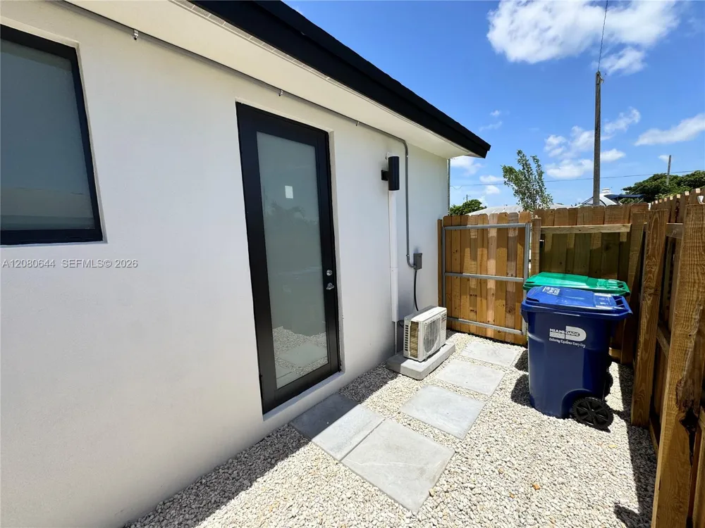 11086 SW 219 ST #2 Miami, FL 33170