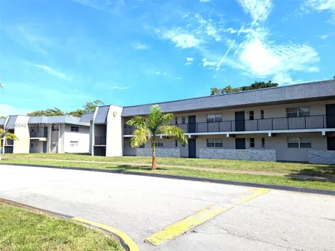 7925 Fairview Dr #201