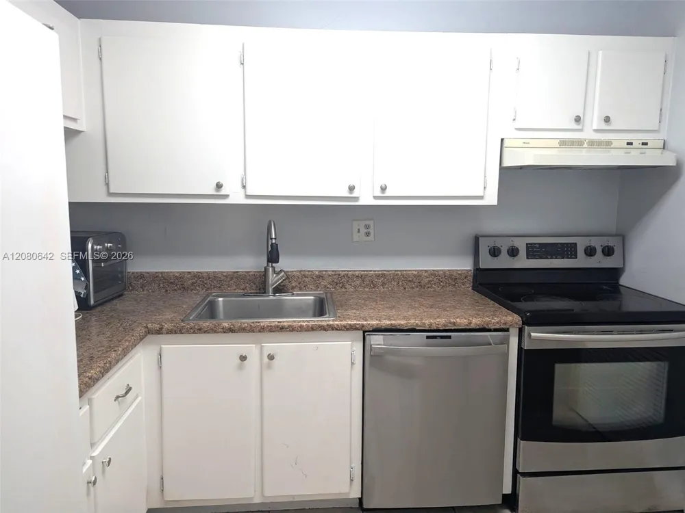 7925 Fairview Dr #201 Tamarac, FL 33321