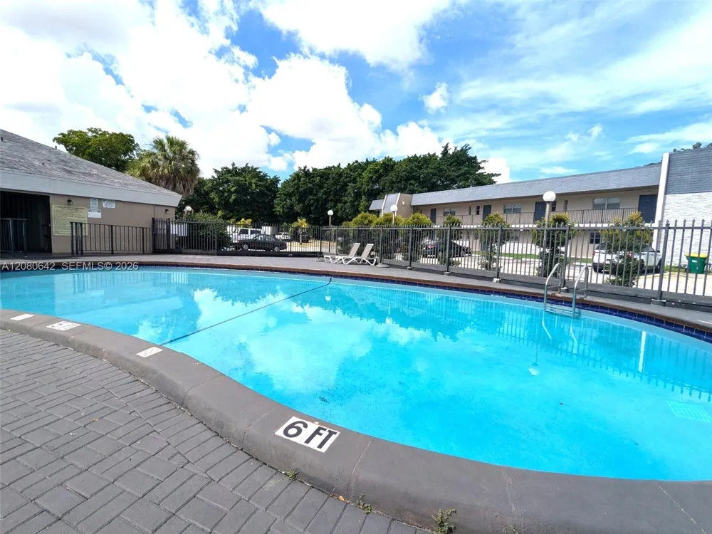 7925 Fairview Dr #201 Tamarac, FL 33321
