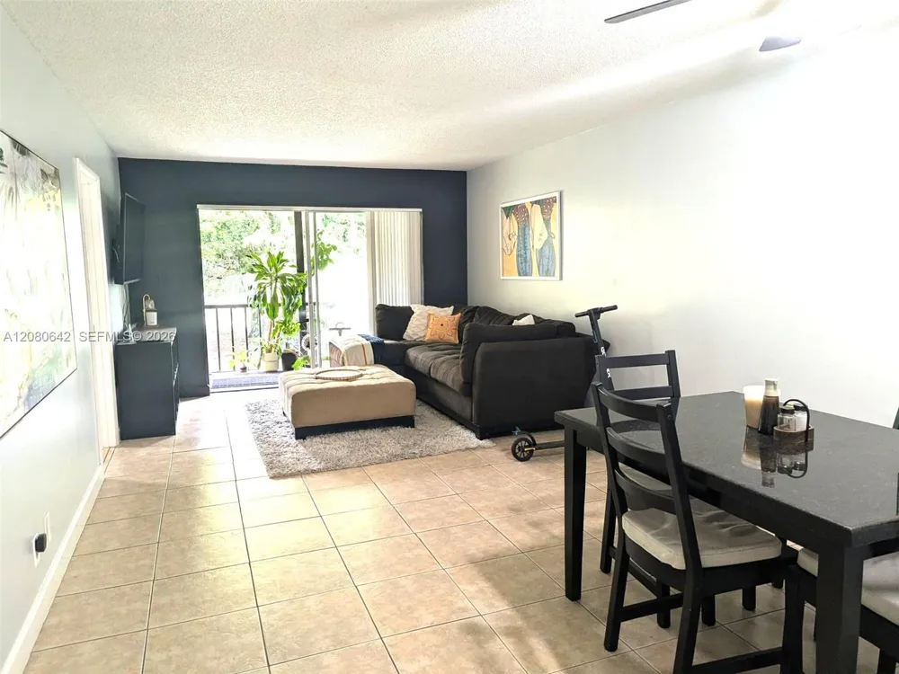 7925 Fairview Dr #201 Tamarac, FL 33321
