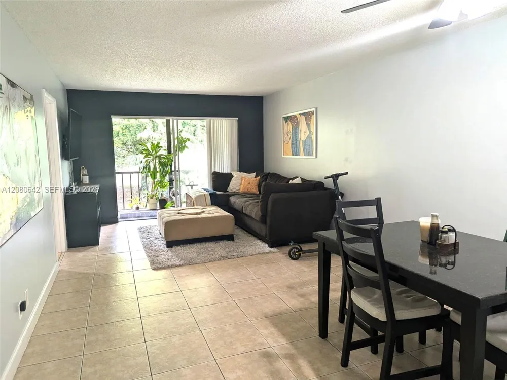 7925 Fairview Dr #201 Tamarac, FL 33321