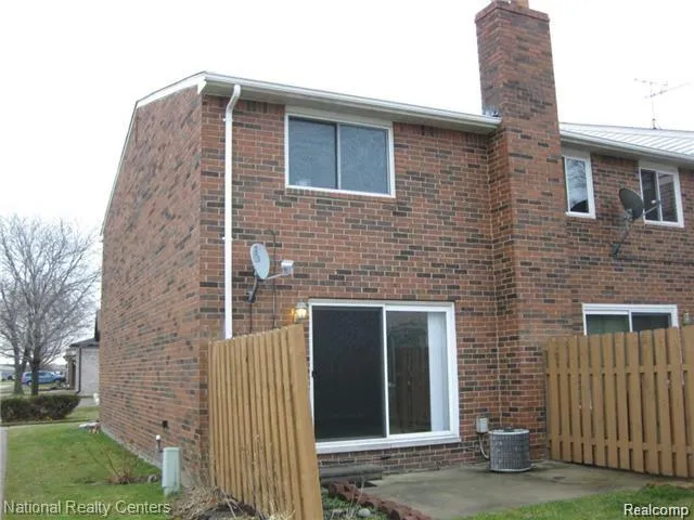 15175 RAPHAEL Warren City, MI 48088