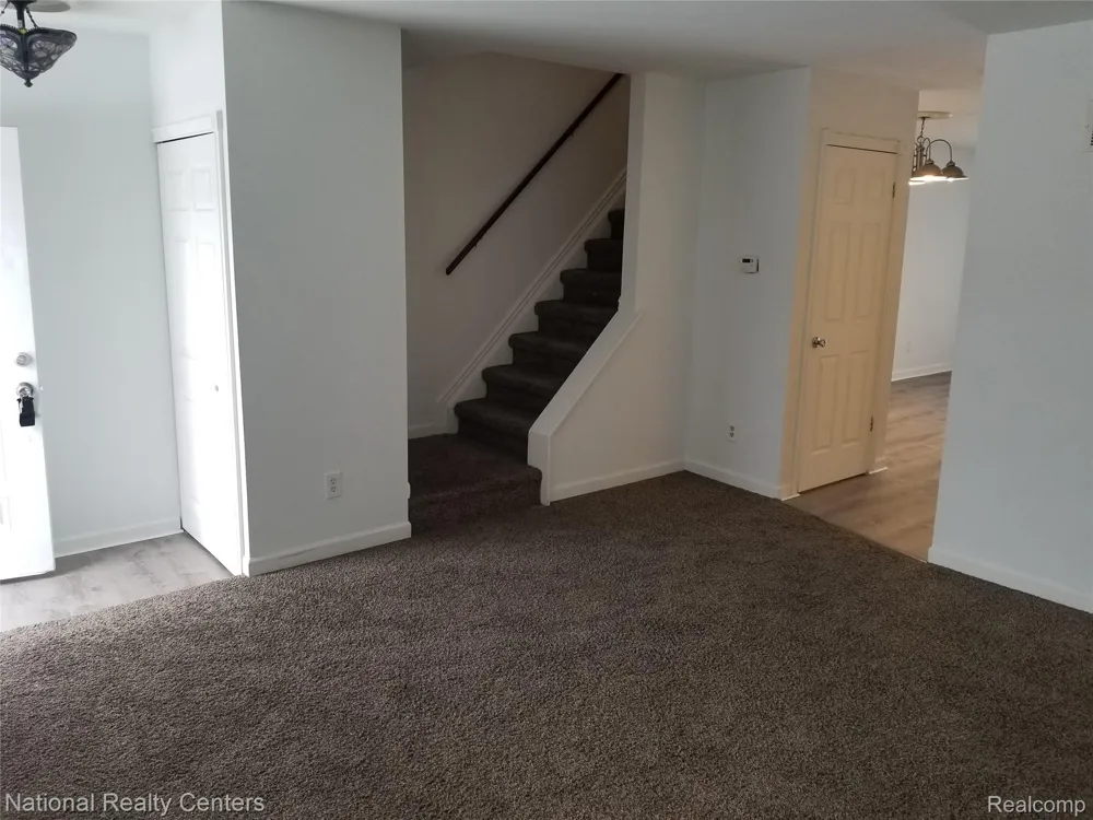15175 RAPHAEL Warren City, MI 48088