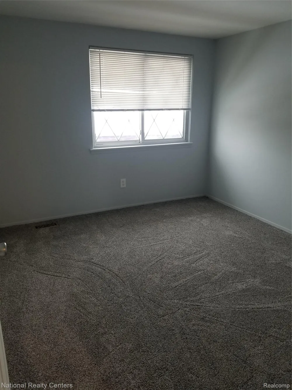 15175 RAPHAEL Warren City, MI 48088