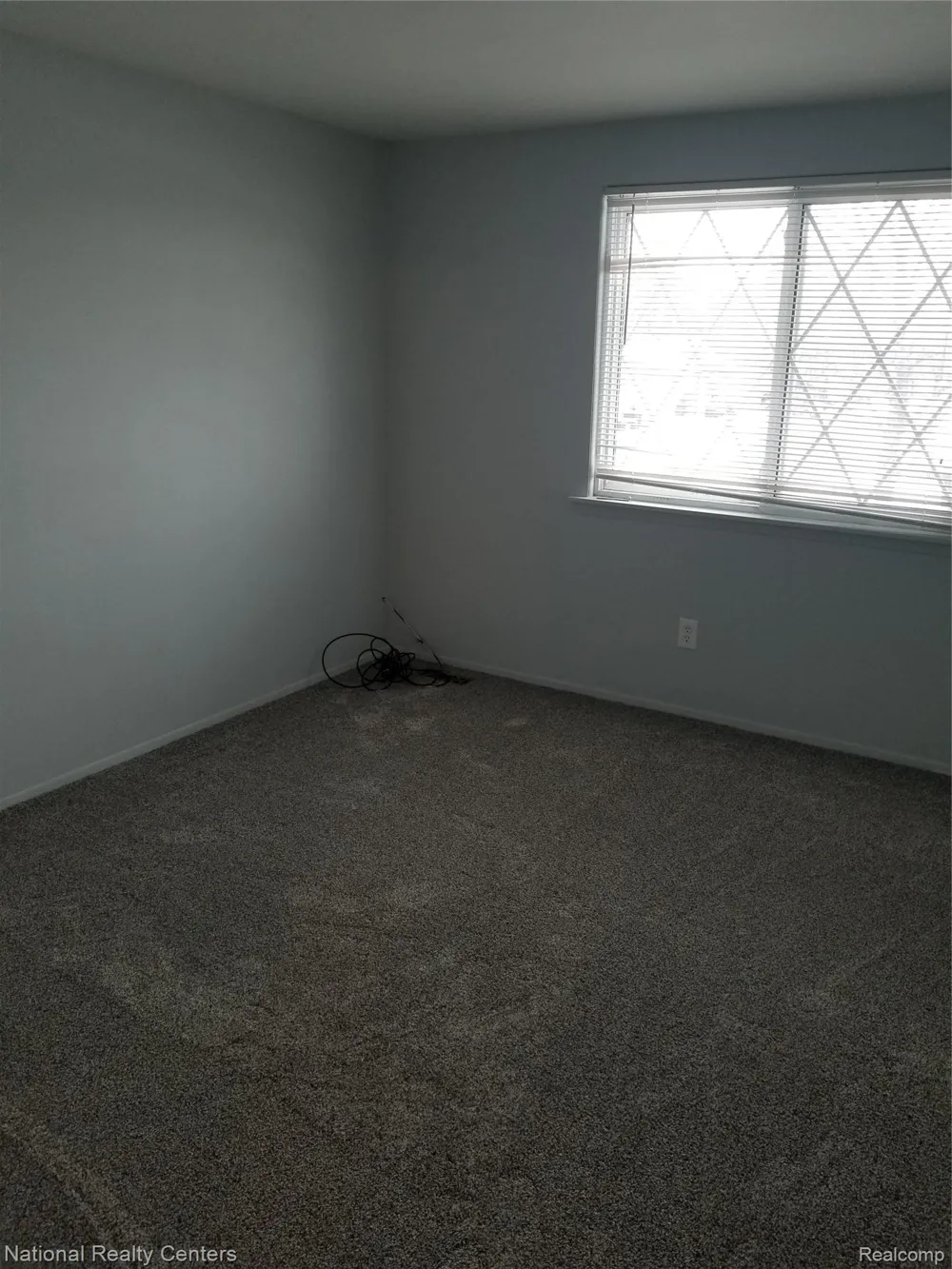15175 RAPHAEL Warren City, MI 48088