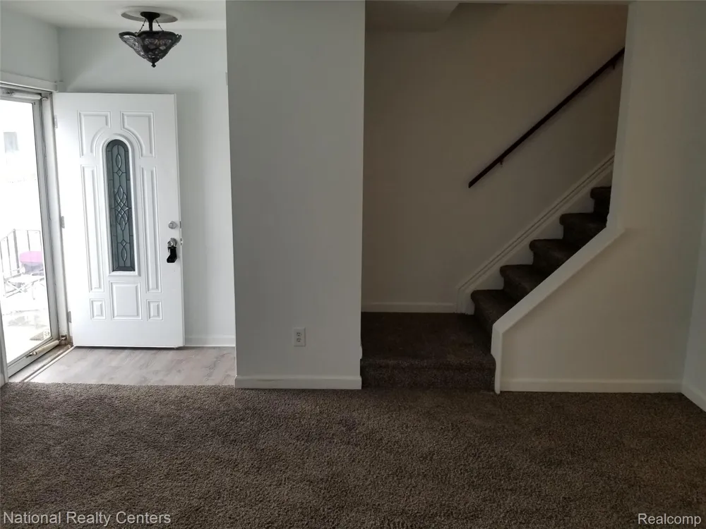 15175 RAPHAEL Warren City, MI 48088