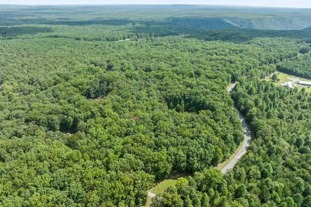 21 Hawks Bluff Rd Spencer, TN 38585