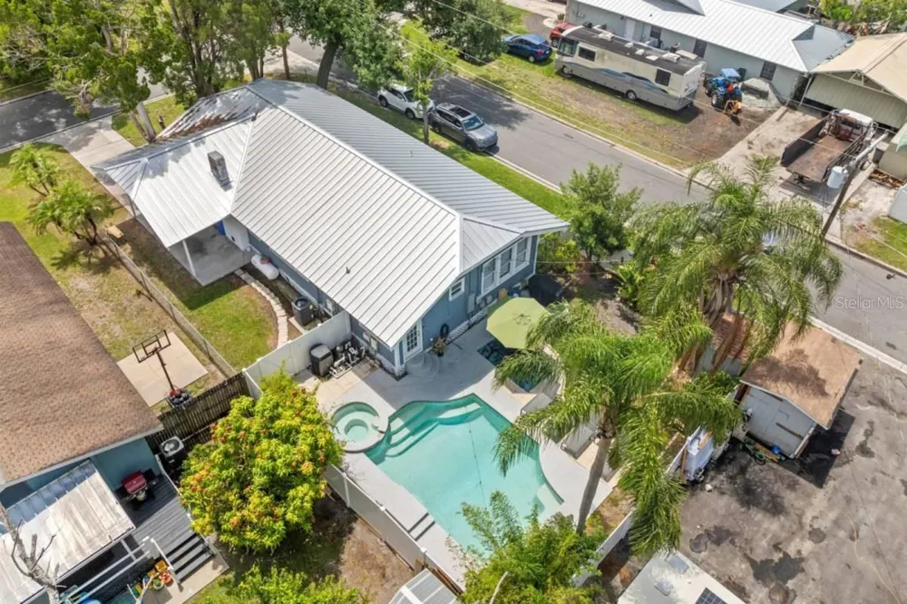 7002 CAMERON AVENUE Tampa, FL 33614
