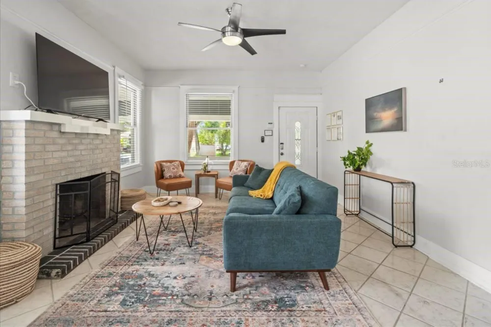 7002 CAMERON AVENUE Tampa, FL 33614