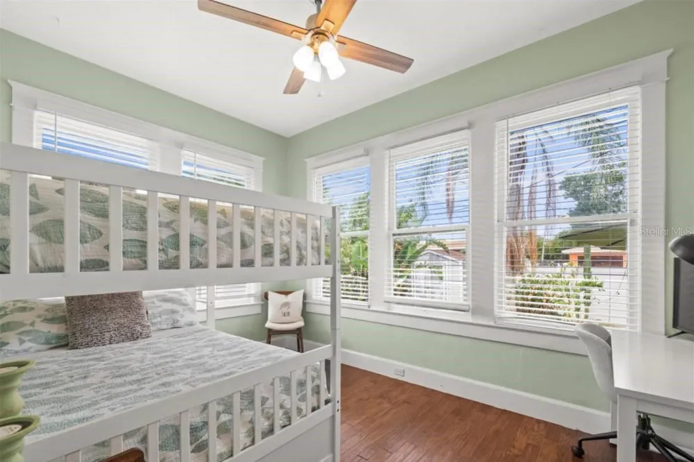 7002 CAMERON AVENUE Tampa, FL 33614