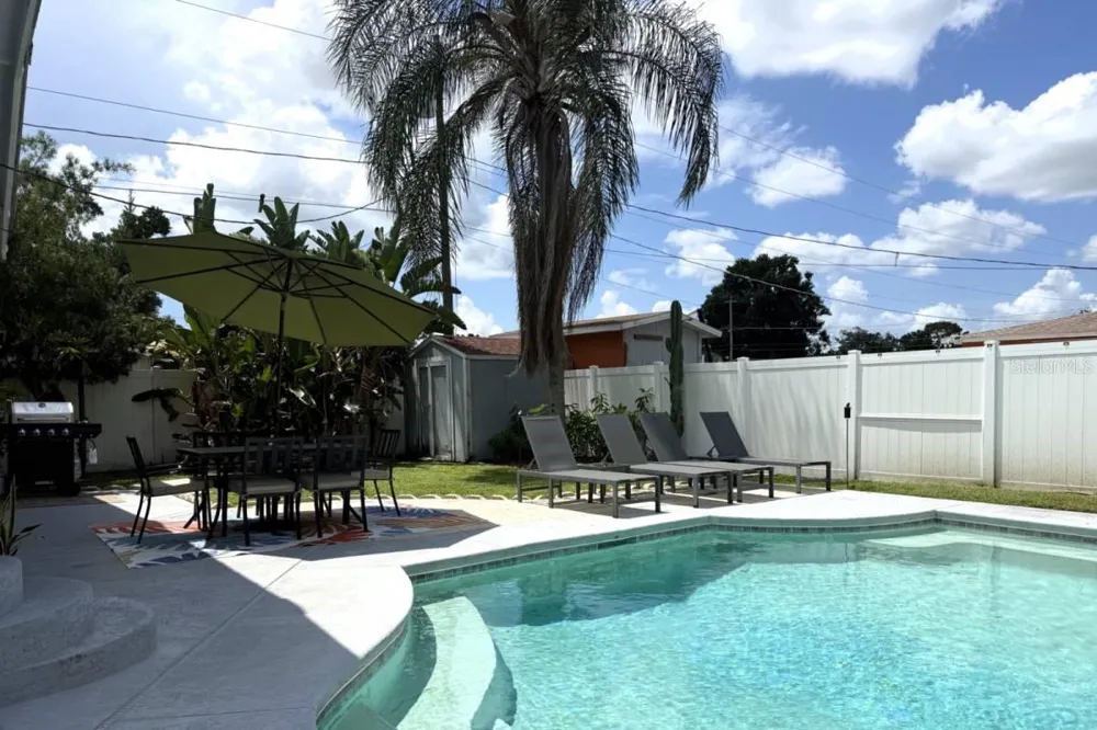 7002 CAMERON AVENUE Tampa, FL 33614