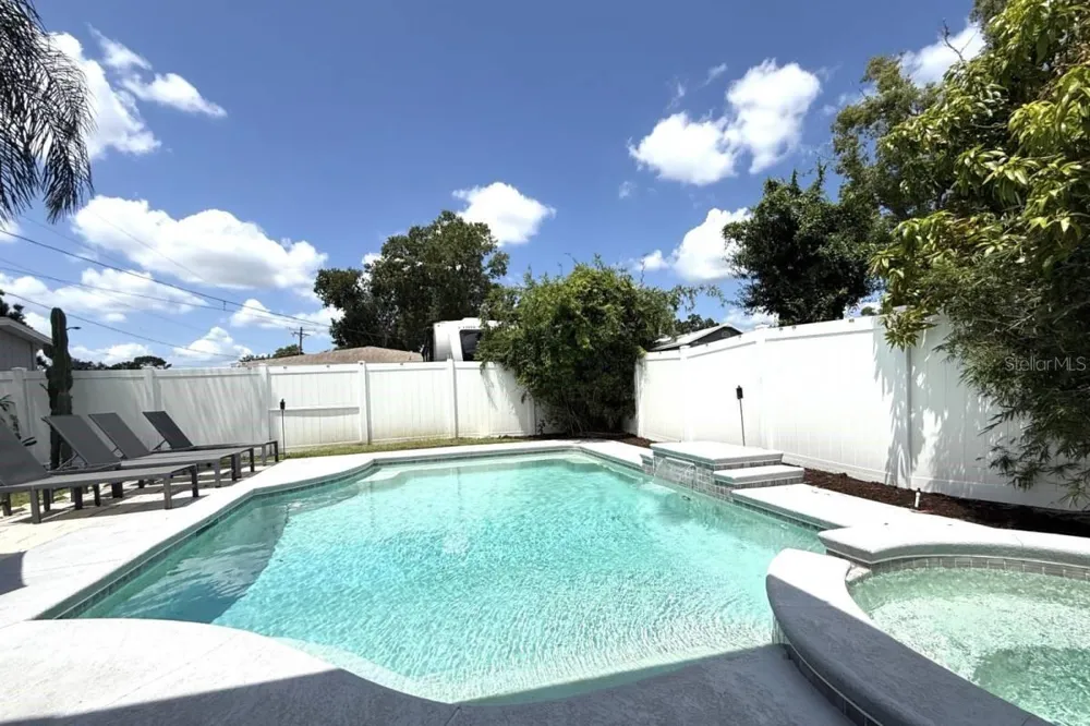 7002 CAMERON AVENUE Tampa, FL 33614