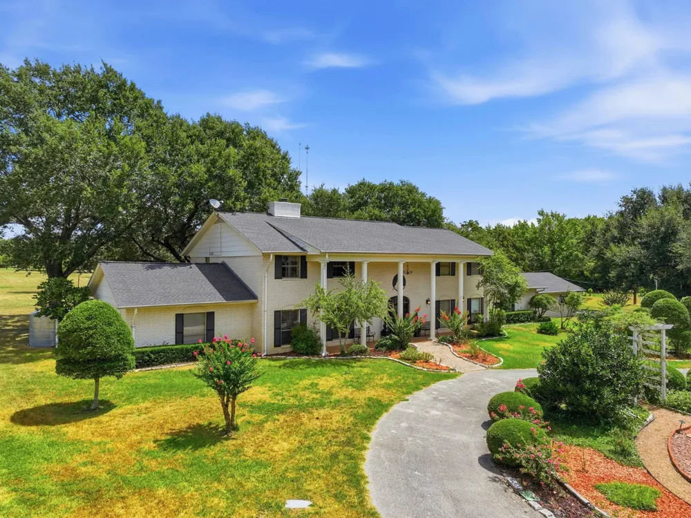 601 E Collard. Street Madisonville, TX 77864