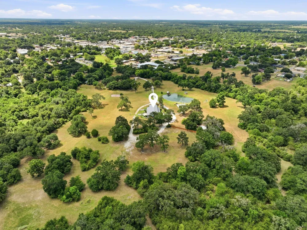 601 E Collard. Street Madisonville, TX 77864
