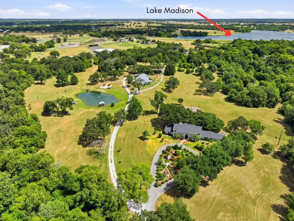 601 E Collard. Street Madisonville, TX 77864