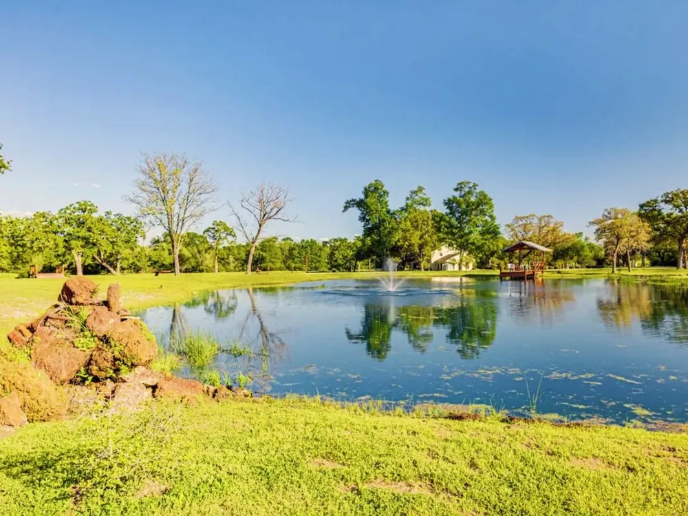 601 E Collard. Street Madisonville, TX 77864