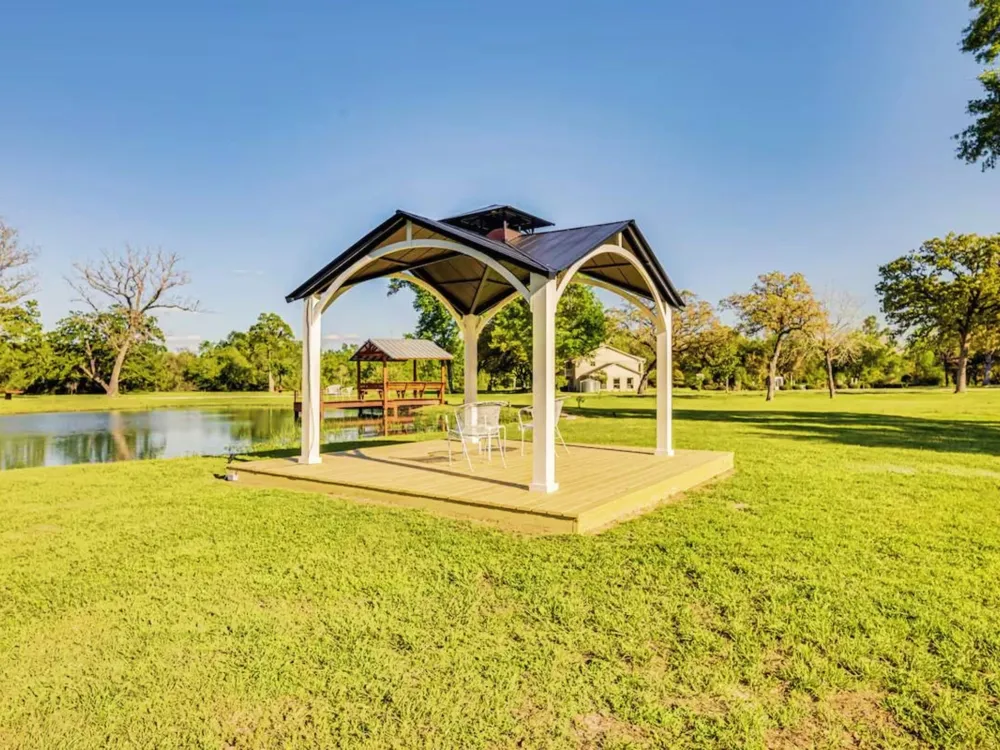 601 E Collard. Street Madisonville, TX 77864