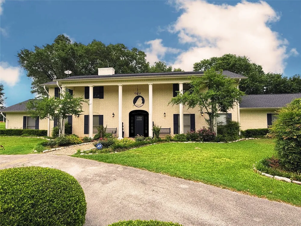 601 E Collard. Street Madisonville, TX 77864